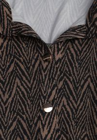 Renee - Brązowa Koszulowa Sukienka Midi z Wiązanym Paskiem Xudilla. Kolor: brązowy. Materiał: materiał. Typ sukienki: koszulowe. Długość: midi #6