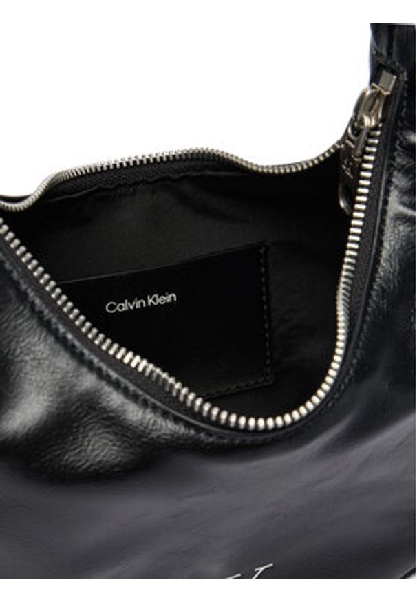 Calvin Klein Torebka Buckle Small Bag LV04F3513G Czarny. Kolor: czarny. Materiał: skórzane