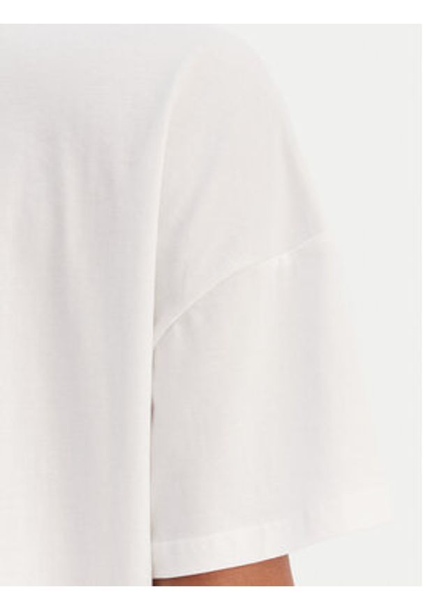 Fracomina T-Shirt FR26ST3046J401N5 Biały Regular Fit. Kolor: biały. Materiał: bawełna