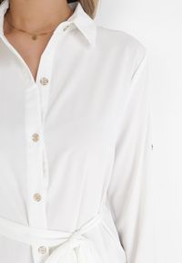 Born2be - Biała Sukienka Koszulowa z Wiązanym Paskiem Dekitte. Kolor: biały. Materiał: materiał. Typ sukienki: koszulowe #3