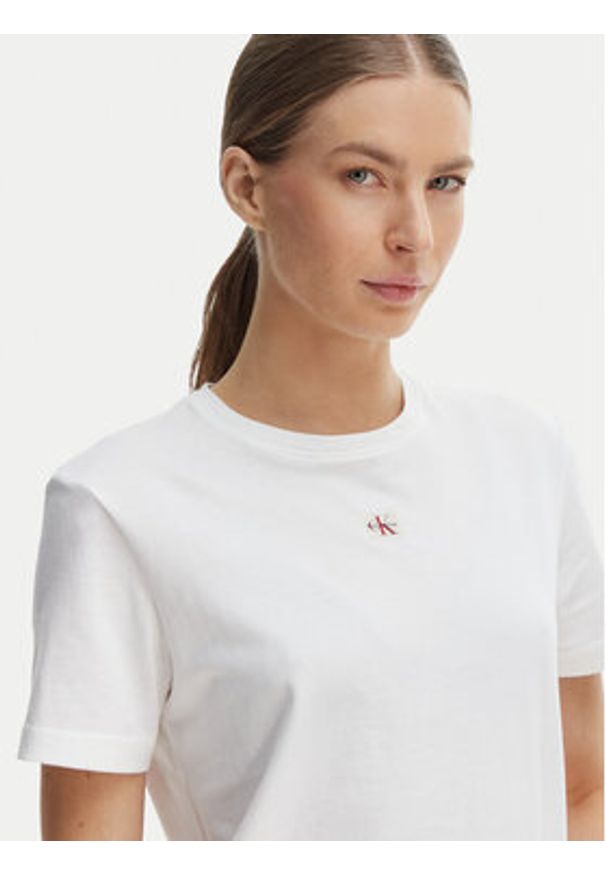 Calvin Klein Jeans T-Shirt LV047F227G Biały Classic Fit. Kolor: biały. Materiał: bawełna