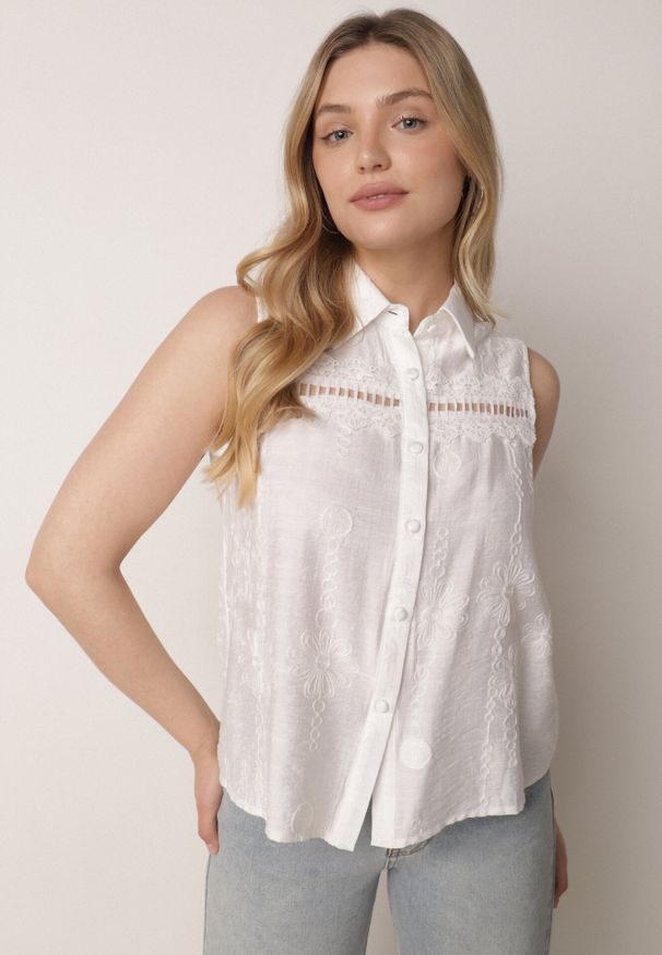 Born2be - Biała Wiskozowa Koszula Bez Rękawów w Stylu Boho z Haftem Viviebelle. Okazja: na co dzień. Kolor: biały. Materiał: wiskoza. Długość rękawa: bez rękawów. Wzór: haft. Styl: boho