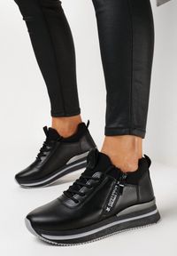 Born2be - Czarne Sneakersy Elorwin. Okazja: na co dzień. Nosek buta: okrągły. Kolor: czarny. Materiał: materiał, tkanina. Szerokość cholewki: normalna #1