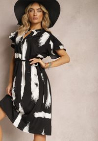 Renee - Czarno-Biała Pudełkowa Sukienka z Ozdobnym Wzorem i Sznurkiem w Talii Sidna. Okazja: na co dzień. Kolor: czarny. Materiał: jeans, tkanina. Typ sukienki: proste. Styl: casual, elegancki