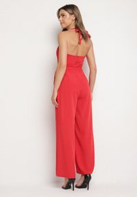 Born2be - Czerwony Taliowany Kombinezon z Paskiem Wiązaniem i Odkrytymi Plecami Malurea. Okazja: na imprezę, na co dzień. Kolor: czerwony. Materiał: jeans. Sezon: lato. Styl: casual #6