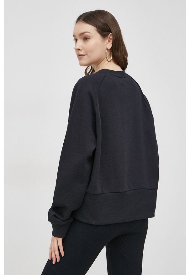 Adidas - adidas Bluza HA6622 damska kolor czarny gładka. Okazja: na co dzień. Kolor: czarny. Materiał: bawełna, dzianina. Długość rękawa: długi rękaw. Długość: długie. Wzór: gładki. Styl: casual