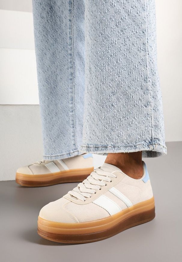 Renee - Beżowe Sneakersy na Płaskiej Podeszwie z Ozdobnymi Paskami Velali. Okazja: na co dzień. Zapięcie: pasek. Kolor: beżowy. Materiał: jeans. Wzór: paski. Obcas: na płaskiej podeszwie