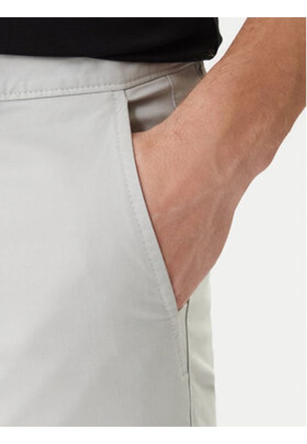 BOSS Chinosy 50510933 Szary Slim Fit. Kolor: szary. Materiał: bawełna