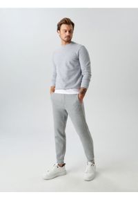 Sinsay - Spodnie dresowe jogger - szary. Kolor: szary. Materiał: dresówka #1