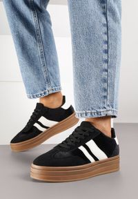 Born2be - Czarne Sneakersy w Stylu Klasycznych Tenisówek na Grubej Podeszwie Tuluvia. Okazja: na spacer. Kolor: czarny. Materiał: jeans. Sport: turystyka piesza
