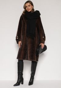 Born2be - Czarny Klasyczny Szalik Zdobiony Frędzlami Vetilana. Okazja: do pracy. Kolor: czarny. Materiał: jeans. Wzór: aplikacja. Styl: klasyczny #4