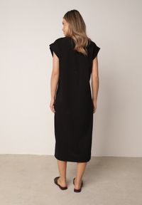 Born2be - Czarna Sukienka Pudełkowa w Stylu T-shirtowym Zanisea. Okazja: na co dzień. Kolor: czarny. Materiał: materiał. Długość rękawa: krótki rękaw. Typ sukienki: proste. Styl: casual #2