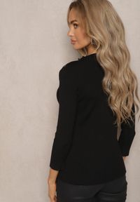 Renee - Czarny Sweter z Wiskozą z Prążkowanego Materiału Ozdobiony Napami Beroma. Okazja: na co dzień. Kolor: czarny. Materiał: materiał, wiskoza, prążkowany. Wzór: aplikacja. Styl: elegancki, casual #5