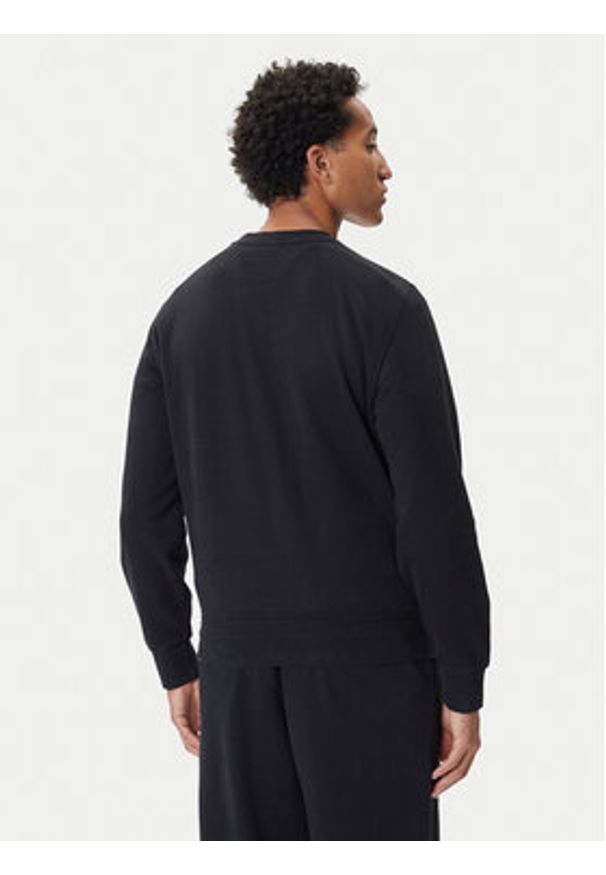 Mustang Bluza Clio 1016963 Czarny Regular Fit. Kolor: czarny. Materiał: bawełna