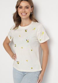 Born2be - Beżowy T-shirt z Bawełny Ozdobiony Haftem Hiraviel. Okazja: na co dzień. Kolor: beżowy. Materiał: bawełna. Wzór: aplikacja, haft. Styl: casual #5