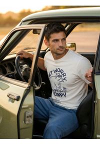 Sinsay - Bawełniana koszulka z nadrukiem - kremowy. Kolor: kremowy. Materiał: bawełna. Wzór: nadruk #1