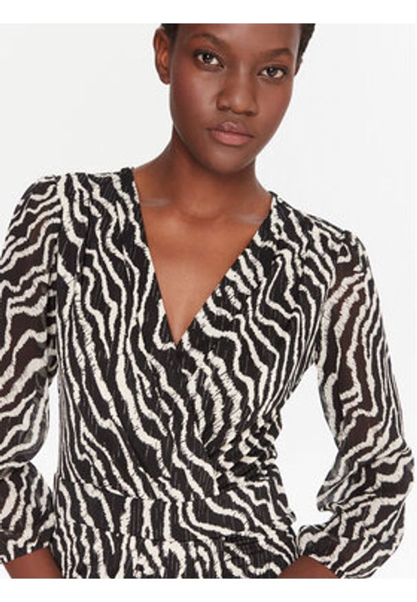 Morgan Sukienka codzienna 252-RUDDY Czarny Regular Fit. Okazja: na co dzień. Kolor: czarny. Materiał: syntetyk. Typ sukienki: proste. Styl: casual