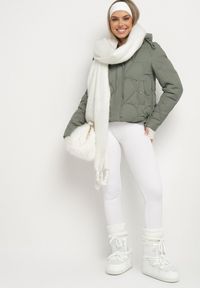 Born2be - Ciemnozielona Pikowana Kurtka o Pudełkowym Kroju z Kapturem i Ściągaczami Selizola. Okazja: na spacer. Typ kołnierza: kaptur. Kolor: zielony. Materiał: jeans, skóra. Styl: sportowy #5