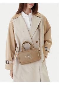 Calvin Klein Torebka Bold Ck Elongated Mini Tote LV04F3411G Beżowy. Kolor: beżowy. Materiał: skórzane #1
