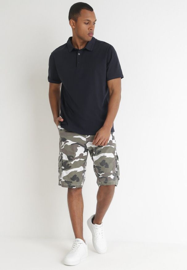 Born2be - Zielone Szorty Moro z Szerokimi Kieszeniami Herkett. Kolor: zielony. Wzór: moro