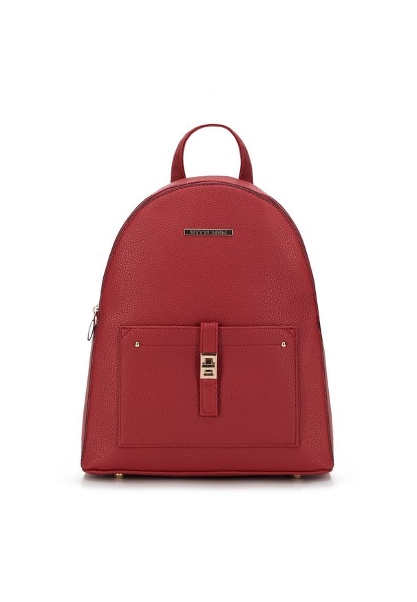 Wittchen - Damski plecak z kieszenią z przodu czerwony. Kolor: czerwony. Materiał: skóra ekologiczna. Wzór: paski, aplikacja. Styl: elegancki