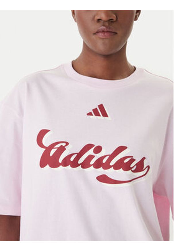 Adidas - adidas T-Shirt House Of Tiro Graphic KB7169 Różowy Oversize. Kolor: różowy. Materiał: bawełna