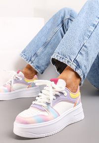 Renee - Biało-Fioletowe Sznurowane Sneakersy na Platformie z Metalicznymi Wstawkami Arileva. Kolor: biały. Materiał: jeans. Obcas: na platformie