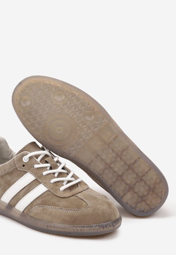 Renee - Ciemnobeżowe Płaskie Sneakersy ze Skóry Naturalnej z Ozdobnymi Paskami Nelarielis. Okazja: na spacer, na co dzień. Zapięcie: pasek. Kolor: beżowy. Materiał: skóra. Wzór: paski. Sport: turystyka piesza