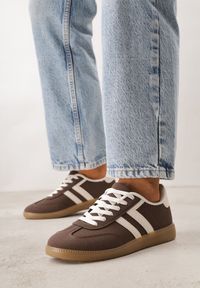 Renee - Brązowe Sneakersy Typu Klasyczne Tenisówki Kilice. Okazja: na co dzień, na randkę. Kolor: brązowy. Materiał: satyna, koronka #3