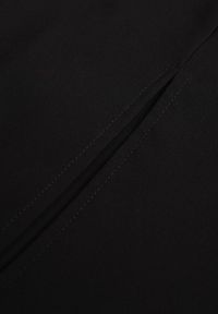 Renee - Czarne Spódnico-Spodenki High Waist z Ozdobnym Rozcięciem Sinessei. Stan: podwyższony. Kolor: czarny. Materiał: materiał. Styl: elegancki #2