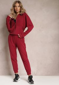 Renee - Bordowy Komplet Dresowy 2-częściowy z Bluzą i Spodniami Seraphira. Kolor: czerwony. Materiał: dresówka