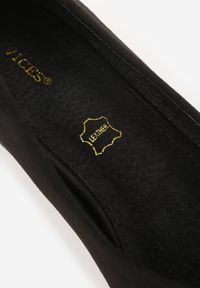 Renee - Czarne Czółenka Balerinki Vices z Noskiem w Szpic i Skórzaną Wkładką Falennea. Okazja: na co dzień. Nosek buta: szpiczasty. Kolor: czarny. Materiał: skóra. Wzór: aplikacja. Obcas: na obcasie. Styl: casual, elegancki, klasyczny. Wysokość obcasa: niski #7