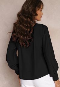 Renee - Czarna Bluzka z Bufiastymi Rękawami i Trójkątnym Dekoltem Hilko. Okazja: na co dzień. Kolor: czarny. Materiał: wiskoza. Styl: elegancki, casual #4