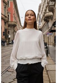 MOODO - Koszula z bufiastymi rękawami biała. Kolor: biały. Materiał: poliester #1