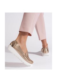 Goodin Ażurowe złote mokasyny damskie na platformie złoty. Kolor: złoty. Wzór: ażurowy. Obcas: na platformie #4