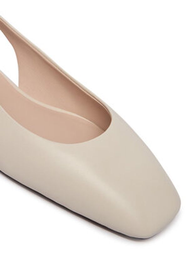 Coccinelle Baleriny C-Everyday E4 U1L 21 03 01 Écru. Kolor: kremowy. Materiał: skóra