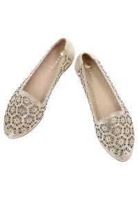 Złote Półbuty Armodo Eleganckie Obuwie Damskie. Kolor: złoty. Materiał: skóra. Szerokość cholewki: normalna. Wzór: kwiaty, ażurowy. Sezon: wiosna, lato. Obcas: na obcasie. Styl: elegancki. Wysokość obcasa: niski #2