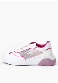 Love Moschino - Sneakersy damskie LOVE MOSCHINO JA15875G0GIQA-10A. Okazja: na co dzień, na spacer, do pracy. Kolor: biały. Sport: turystyka piesza