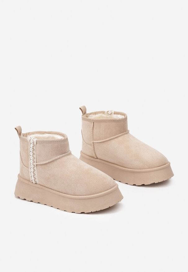 Born2be - Beżowe Krótkie Śniegowce z Ozdobną Lamówką Lotavia. Okazja: na co dzień. Kolor: beżowy. Materiał: wełna. Sezon: zima. Styl: boho, casual