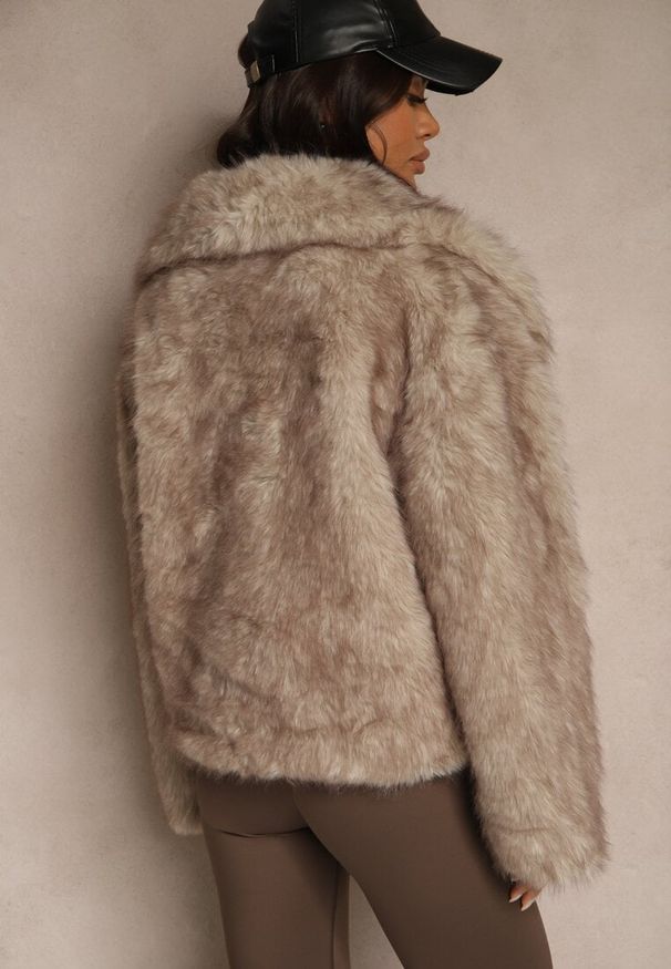 Renee - Beżowa Futerkowa Kurtka Dwurzędowa z Szerokim Kołnierzem Fesandrea. Okazja: na co dzień. Kolor: beżowy. Materiał: jeans. Styl: casual