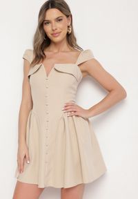 Born2be - Beżowa Rozkloszowana Sukienka z Ozdobnym Dekoltem i Guzikami Salasesia. Okazja: na co dzień. Typ kołnierza: dekolt kwadratowy. Kolor: beżowy. Styl: casual, elegancki #1