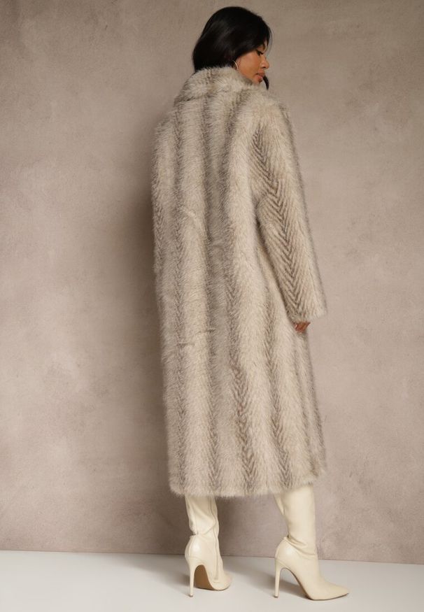 Renee - Jasnobeżowy Płaszcz Futerko o Jednorzędowym Fasonie Cataris. Okazja: na co dzień. Kolor: beżowy. Materiał: futro. Styl: elegancki, casual