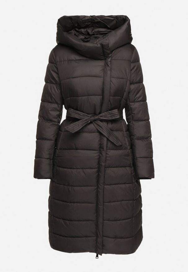 Born2be - Czarna Pikowana Kurtka o Długim Kroju z Paskiem i Futrzaną Wyściółką Fivlemi. Okazja: na co dzień. Kolor: czarny. Materiał: futro. Długość: długie. Sezon: zima. Styl: casual, elegancki