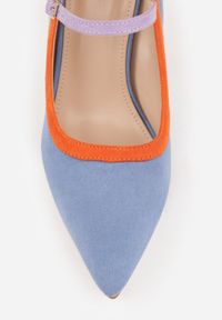 Born2be - Niebieskie Czółenka na Obcasie Ozdobione Paskiem i Metaliczną Aplikacją Linnevara. Okazja: na randkę. Zapięcie: pasek. Kolor: niebieski. Materiał: satyna. Wzór: aplikacja. Obcas: na obcasie. Styl: elegancki. Wysokość obcasa: średni #6