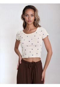 Sinsay - Bawełniana koszulka w kwiatki - kremowy. Kolor: kremowy. Materiał: bawełna. Wzór: kwiaty #1