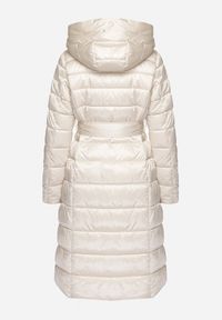 Born2be - Jasnobeżowa Pikowana Kurtka z Asymetrycznym Zapięciem i Kapturem Wiązana w Talii Tilita. Okazja: na co dzień. Kolor: beżowy. Materiał: jeans. Styl: casual, klasyczny, elegancki #2