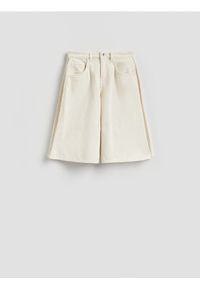 Reserved - Jeansowe bermudy - kremowy. Kolor: kremowy. Materiał: jeans #1