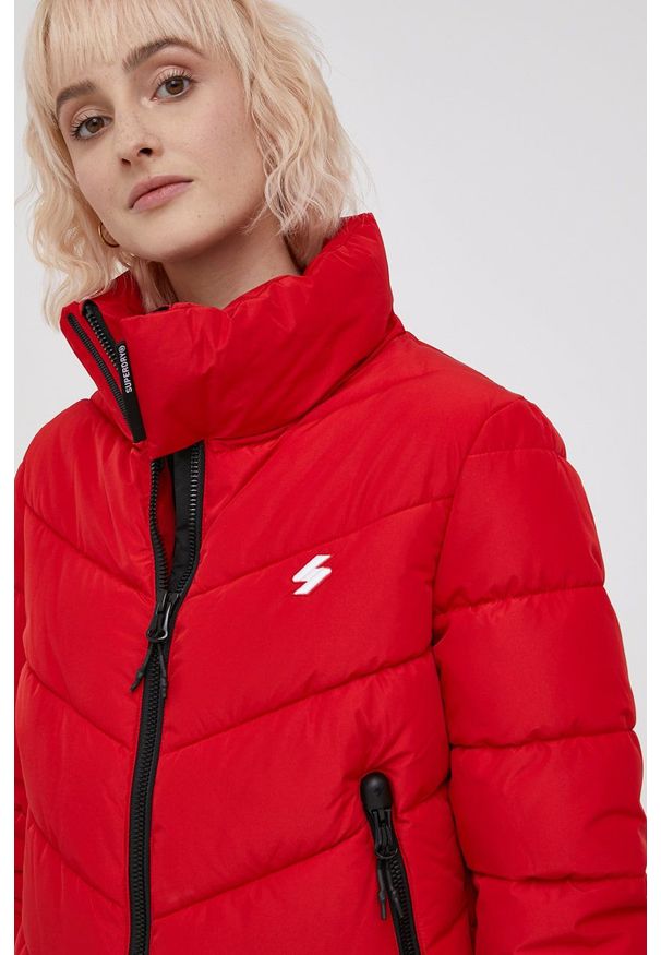 Superdry Kurtka damska kolor czerwony przejściowa. Kolor: czerwony. Materiał: materiał
