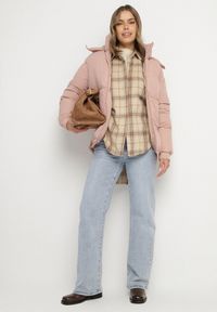 Born2be - Różowa Pudełkowa Kurtka Pikowana z Kapturem Anena. Typ kołnierza: kaptur. Kolor: różowy. Styl: elegancki #3