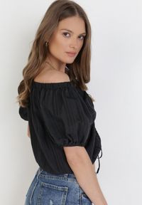 Born2be - Czarna Bluzka Aethenis. Typ kołnierza: dekolt hiszpanka. Kolor: czarny. Materiał: jeans. Długość: krótkie